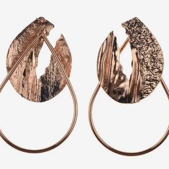 Zara Geo Irregular Hoop Earrings - Picture 4 of 13